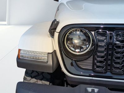 2026 Jeep Gladiator — photo 9 view
