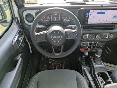 2026 Jeep Gladiator — photo 14 view