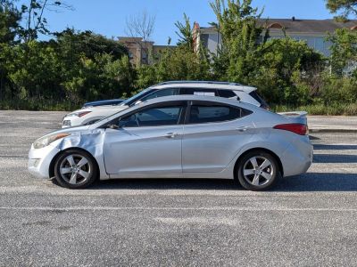 2013 Hyundai Elantra - Photo 2