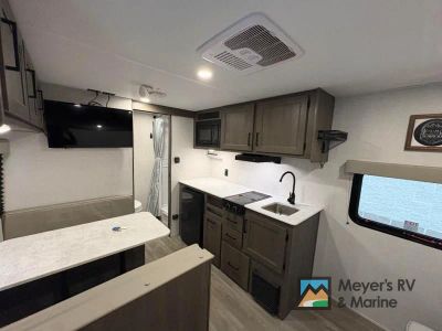 2025 Grand Design Transcend One - Photo 9