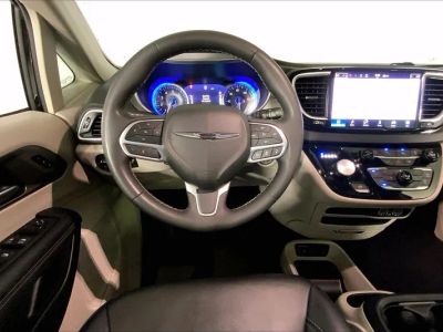 2024 Chrysler Pacifica — detail view