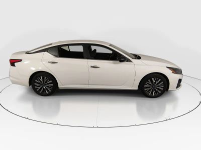2025 Nissan Altima - Photo 8