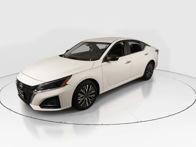 2025 Nissan Altima - Photo 3