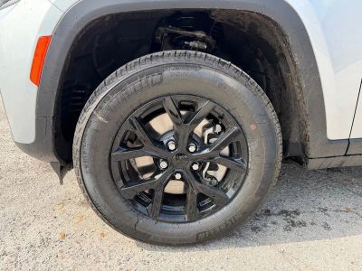 2026 Jeep Grand Cherokee L — photo 9 view