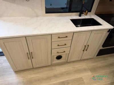2025 Forest River RV Surveyor Legend — photo 25 view