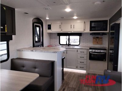 2025 Venture RV Stratus - Photo 15