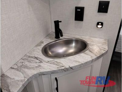 2025 Venture RV Stratus - Photo 35