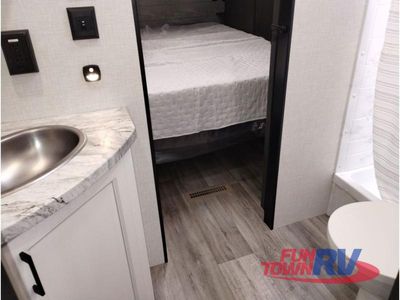 2025 Venture RV Stratus - Photo 34