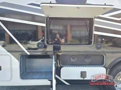 2027 Georgetown 5 Series 34H5 — engine compartment view