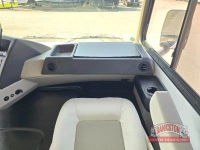 2027 Georgetown 5 Series 34H5 — photo 15 view