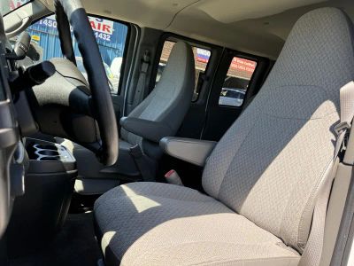 2014 Chevrolet Express 12 Passenger — photo 13 view