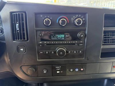 2014 Chevrolet Express 12 Passenger — photo 22 view