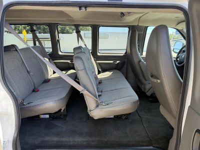 2014 Chevrolet Express 12 Passenger — photo 17 view