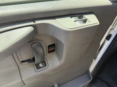 2014 Chevrolet Express 12 Passenger — photo 25 view