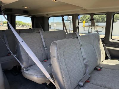 2014 Chevrolet Express 12 Passenger — photo 18 view