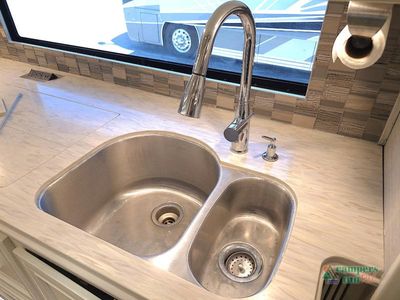 2022 Tiffin Motorhomes Phaeton — photo 50 view