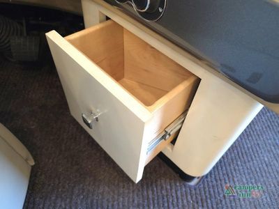 2022 Tiffin Motorhomes Phaeton — photo 31 view