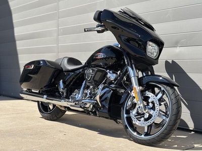 2025 Harley-Davidson FLHX - Street Glide - Photo 2