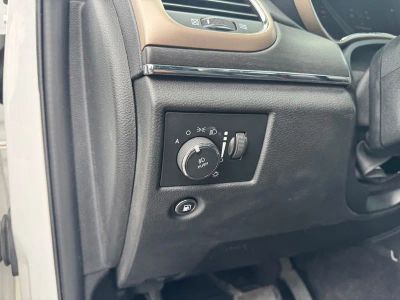 2017 Jeep Grand Cherokee — interior view
