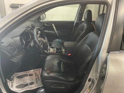 2012 Toyota Highlander — photo 9 view