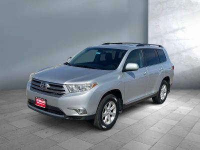 2012 Toyota Highlander — front three-quarter view