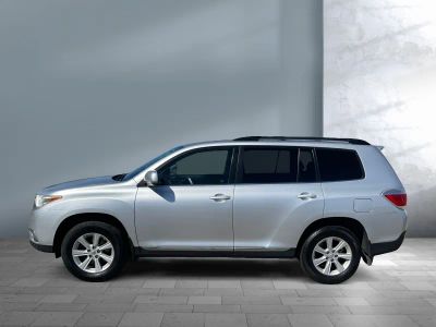 2012 Toyota Highlander — rear three-quarter view