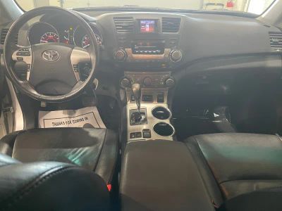 2012 Toyota Highlander — photo 12 view