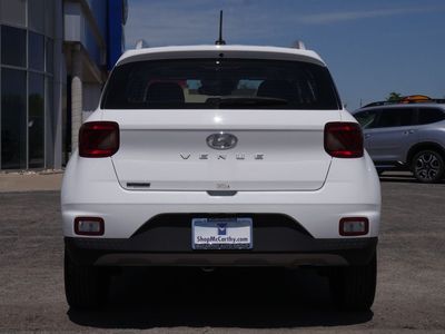 2025 Hyundai Venue — photo 15 view