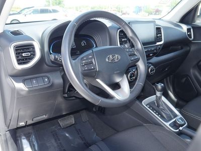 2025 Hyundai Venue — photo 32 view