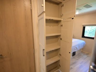 2027 Thor Motor Coach OMNI TRAIL — photo 25 view