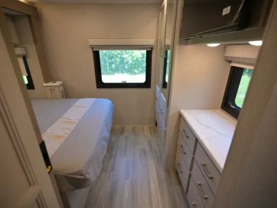 2027 Thor Motor Coach OMNI TRAIL — photo 26 view