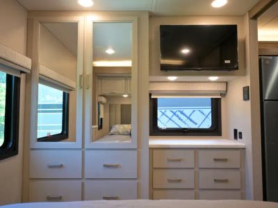 2027 Thor Motor Coach OMNI TRAIL — photo 31 view
