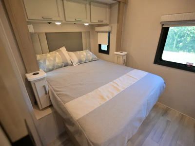 2027 Thor Motor Coach OMNI TRAIL — photo 27 view