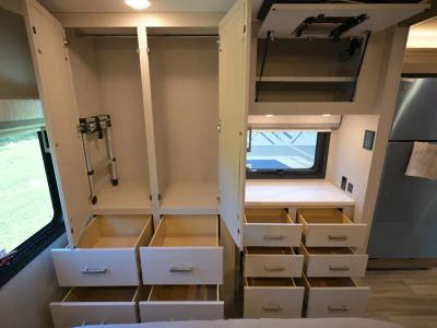 2027 Thor Motor Coach OMNI TRAIL — photo 32 view