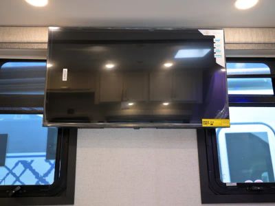 2027 Thor Motor Coach OMNI TRAIL — photo 8 view