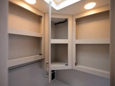 2027 Thor Motor Coach OMNI TRAIL — photo 21 view