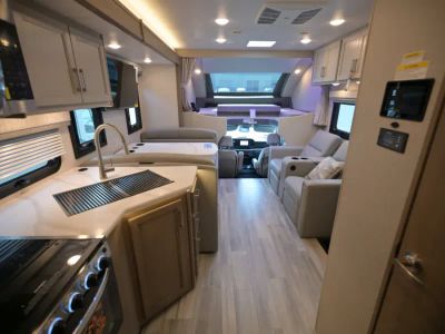 2027 Thor Motor Coach OMNI TRAIL — rear three-quarter view
