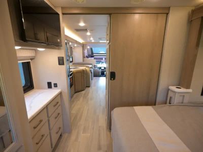 2027 Thor Motor Coach OMNI TRAIL — photo 30 view