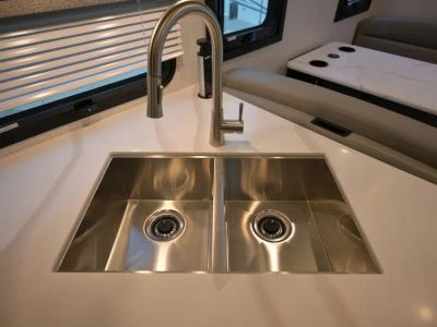 2027 Thor Motor Coach OMNI TRAIL — photo 11 view