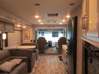 2023 Thor Motor Coach WINDSPORT - Photo 3
