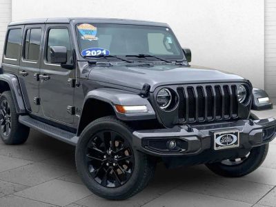 2021 Jeep Wrangler Unlimited Sahara High Altitude in Billet Silver Met — front three-quarter view