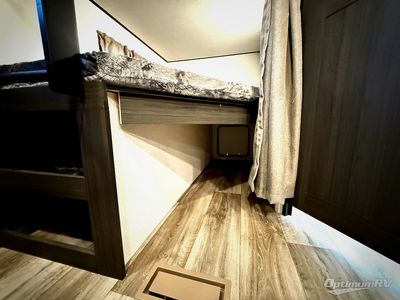 2026 Venture RV SportTrek - Photo 17