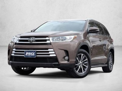 2017 Toyota Highlander - Photo 1
