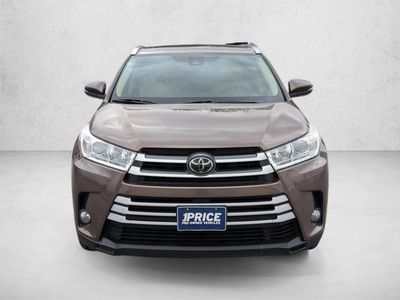 2017 Toyota Highlander - Photo 2