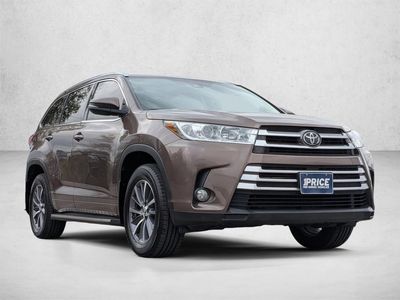 2017 Toyota Highlander - Photo 3