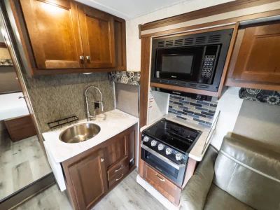 2018 Forest River SUNSEEKER — photo 11 view