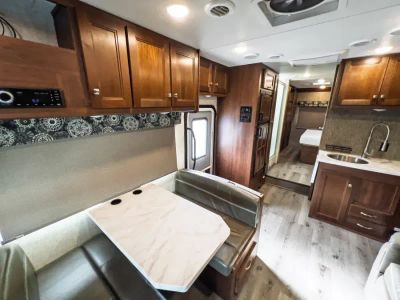 2018 Forest River SUNSEEKER — photo 9 view