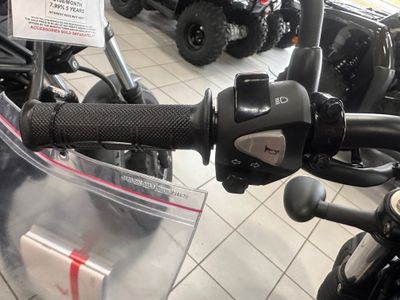 2025 Honda SCL500 - Photo 5