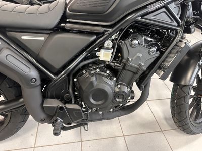 2025 Honda SCL500 - Photo 8