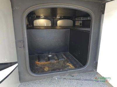2019 Thor Motor Coach Miramar — photo 12 view